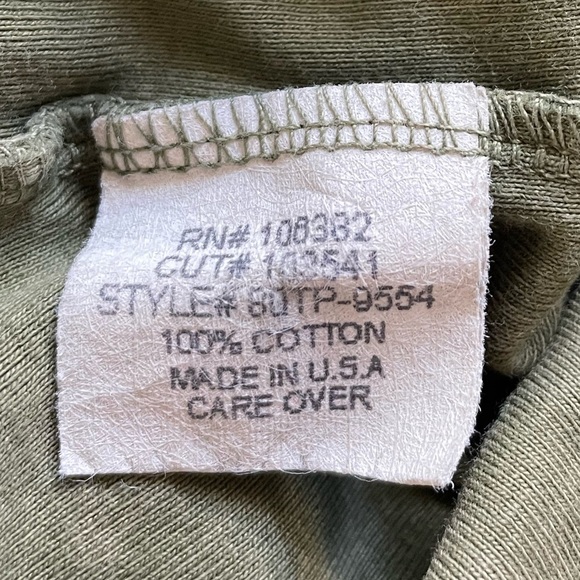 One World Fitted Shirt Women’s Large Green Washed Faded Y2K Grunge 2000s V Neck - Picture 13 of 13